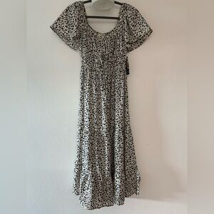 Hint of Blush short sleeve maxi dress size small new with tag, black and white.